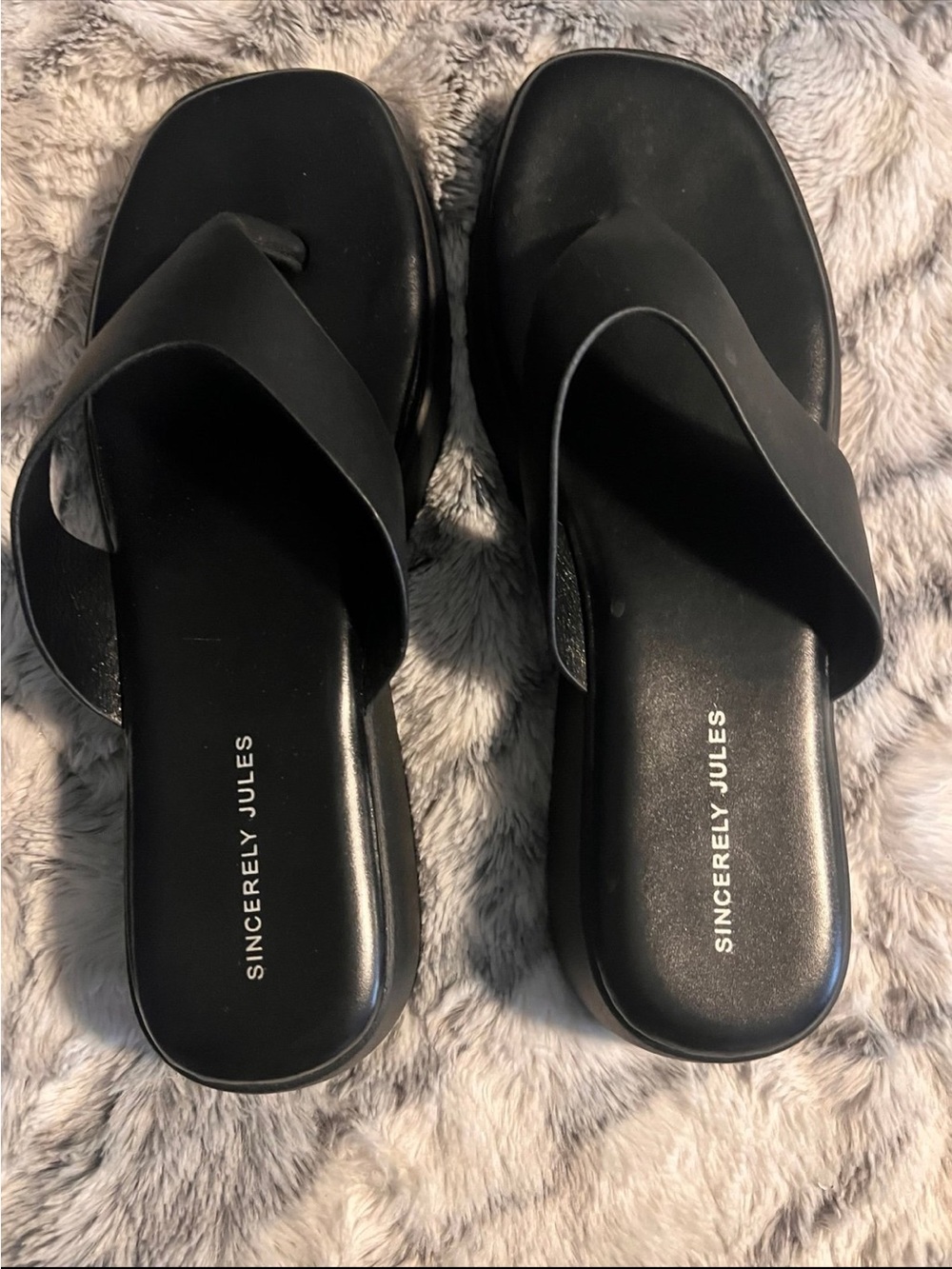 Sincerely Jules Black Leather Thong Slide Sandals